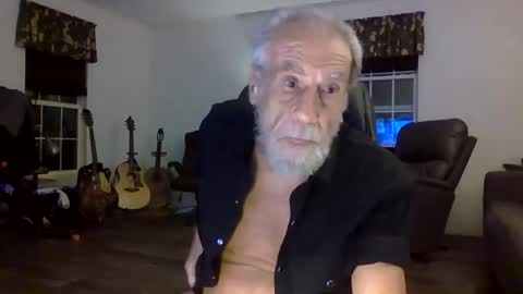 Snapshot of dogluc7 chatting on 02-20-26, 06:26 dogluc7 online show from 02-20-26, 06:26