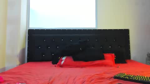 Snapshot of doll_celeste19 chatting on 09-11-25, 06:19 C E L E S T E online show from 09-11-25, 06:19