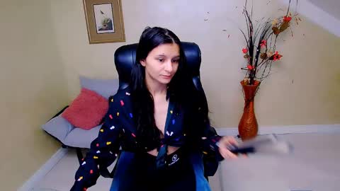 Snapshot of doll_stylish_ chatting on 01-08-25, 07:03 dol online show from 01-08-25, 07:03