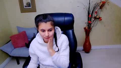 Snapshot of doll_stylish_ chatting on 01-11-25, 08:43 dol online show from 01-11-25, 08:43