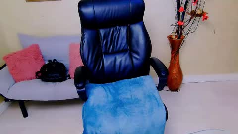 Snapshot of doll_stylish_ chatting on 01-12-25, 10:34 dol online show from 01-12-25, 10:34