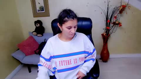 Snapshot of doll_stylish_ chatting on 01-16-25, 02:30 dol online show from 01-16-25, 02:30