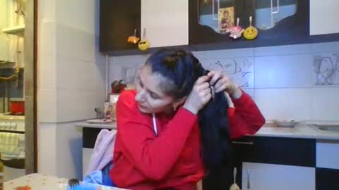 Snapshot of doll_stylish_ chatting on 02-06-25, 10:32 dol online show from 02-06-25, 10:32