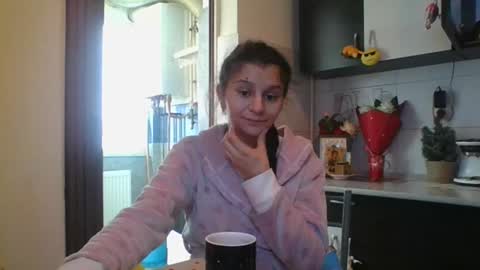 Snapshot of doll_stylish_ chatting on 02-15-25, 06:55 dol online show from 02-15-25, 06:55