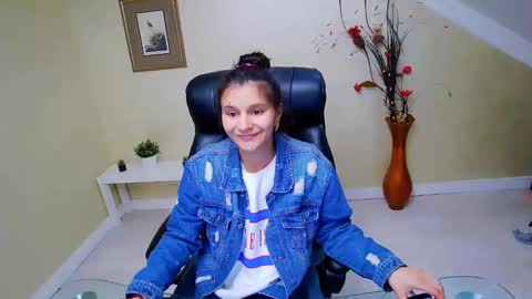 Snapshot of doll_stylish_ chatting on 03-12-25, 01:40 dol online show from 03-12-25, 01:40