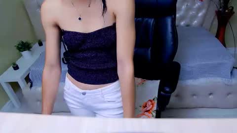 Snapshot of doll_stylish_ chatting on 10-23-25, 07:45 dol online show from 10-23-25, 07:45