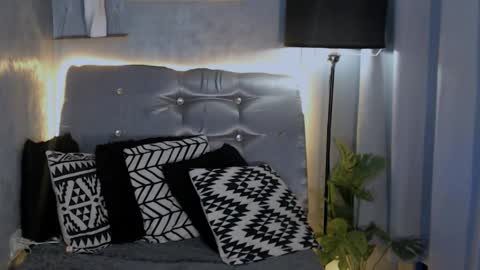 dollescent online show from 04-25-26, 06:05