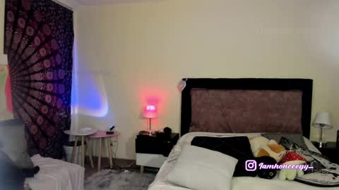 HONEY online show from 04-23-26, 06:03