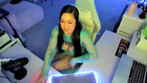 DOLLLFACE online show from 02-04-26, 06:30