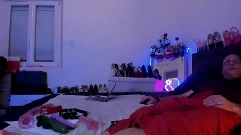 dolly2425 online show from 04-04-26, 11:46