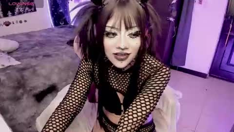 Snapshot of dolly_bones chatting on 06-19-26, 10:35 dolly_bones online show from 06-19-26, 10:35