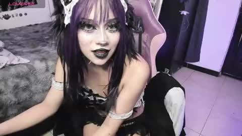 Snapshot of dolly_bones chatting on 07-11-26, 05:54 dolly_bones online show from 07-11-26, 05:54