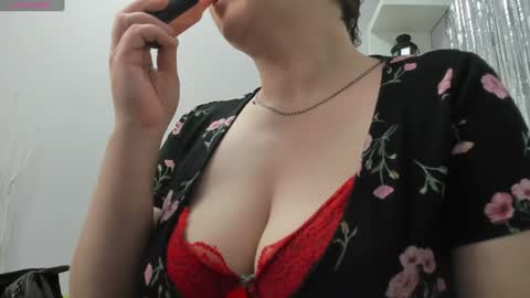 Snapshot of doloressea chatting on 01-05-25, 06:02 DoloresSea online show from 01-05-25, 06:02