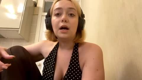 Snapshot of dolorisbarsalou chatting on 08-03-26, 02:33 Anna online show from 08-03-26, 02:33