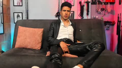 Snapshot of dom2travelers_sm chatting on 01-26-25, 03:36 Diego Castell online show from 01-26-25, 03:36