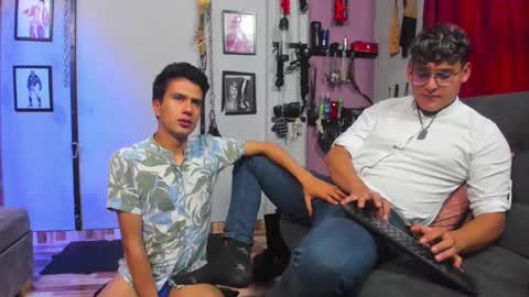 Snapshot of dom2travelers_sm chatting on 02-21-25, 02:38 Diego Castell online show from 02-21-25, 02:38