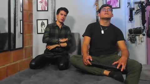 Snapshot of dom2travelers_sm chatting on 02-23-25, 02:14 Diego Castell online show from 02-23-25, 02:14