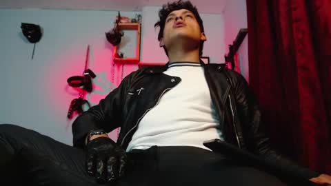 Snapshot of dom2travelers_sm chatting on 10-13-25, 11:49 Diego Castell online show from 10-13-25, 11:49