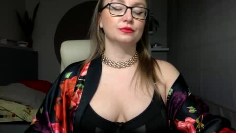 DOM MUMMY online show from 10-22-25, 05:41