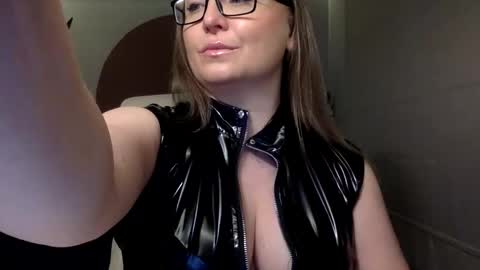 DOM MUMMY online show from 01-08-26, 06:16