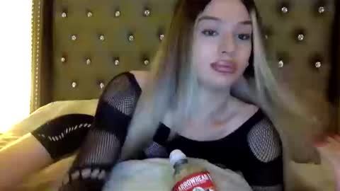 Snapshot of dominabrat chatting on 10-18-25, 06:26 Marissa Rae online show from 10-18-25, 06:26