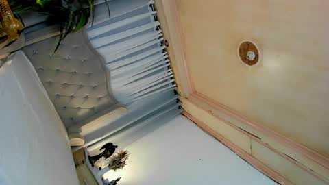 Snapshot of dominantgoddessontop chatting on 09-24-25, 07:17 CALL ME BABY BELLA online show from 09-24-25, 07:17