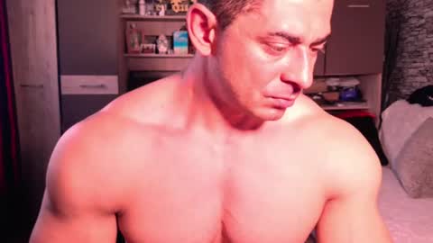 Snapshot of dominatemuscle chatting on 06-12-26, 06:23 Kevin online show from 06-12-26, 06:23