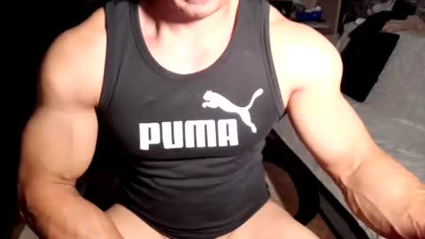 Snapshot of dominatemuscle chatting on 06-19-26, 09:18 Kevin online show from 06-19-26, 09:18