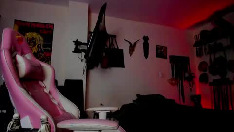 Dom Blue online show from 05-13-26, 06:16