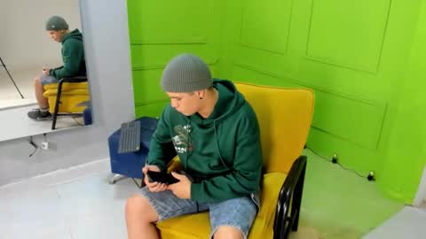 DOMI online show from 03-09-26, 03:32