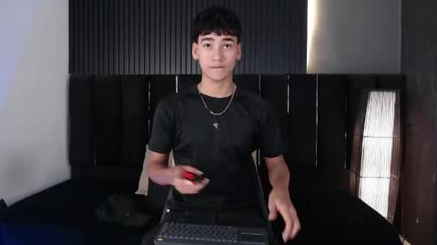 Dominic online show from 04-12-26, 10:04