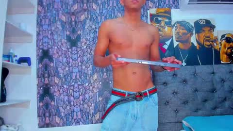 Snapshot of dominic_smith_ chatting on 02-06-25, 01:49 dominic_smith_ online show from 02-06-25, 01:49