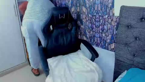 Snapshot of dominic_smith_ chatting on 02-16-25, 02:20 dominic_smith_ online show from 02-16-25, 02:20