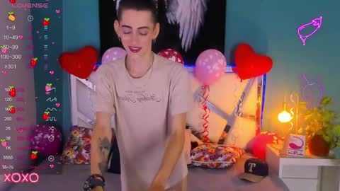 Snapshot of dominic_thailor chatting on 02-20-25, 02:46 Dominic online show from 02-20-25, 02:46