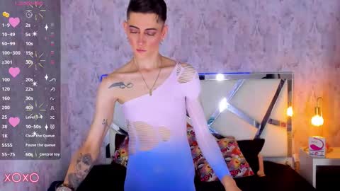 Snapshot of dominic_thailor chatting on 09-21-25, 02:19 Dominic online show from 09-21-25, 02:19