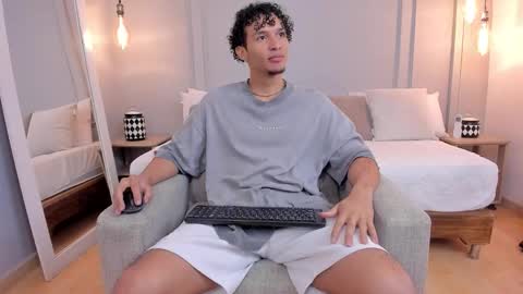 Snapshot of dominick_star chatting on 10-31-25, 04:02 Dominick Star online show from 10-31-25, 04:02