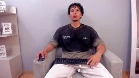 Snapshot of dominick_star chatting on 11-28-25, 04:04 Dominick Star online show from 11-28-25, 04:04