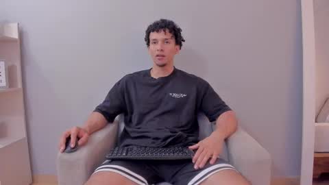 Snapshot of dominick_star chatting on 12-15-25, 05:01 Dominick Star online show from 12-15-25, 05:01