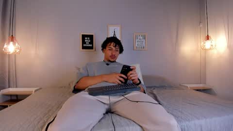 Snapshot of dominik_drake chatting on 05-20-26, 12:00 Dominik Drake online show from 05-20-26, 12:00