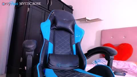 Snapshot of dominika_angel chatting on 12-08-24, 09:08 online show from 12-08-24, 09:08