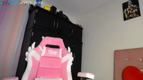 Snapshot of dominika_angel chatting on 09-25-25, 01:53 online show from 09-25-25, 01:53