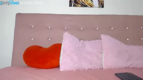 Snapshot of dominika_angel chatting on 10-01-25, 12:27 online show from 10-01-25, 12:27