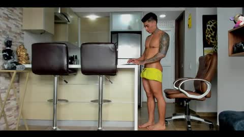Snapshot of dominiofit chatting on 02-22-25, 07:14 Only fans Ronnie col---InstaRonniecolleman online show from 02-22-25, 07:14