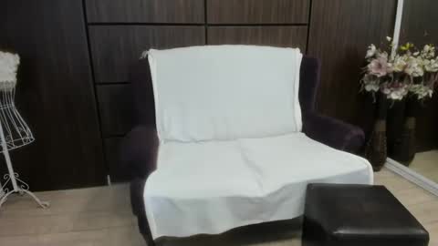 Snapshot of dominna chatting on 01-15-25, 07:48 Dominna online show from 01-15-25, 07:48