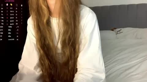 Kira online show from 05-07-26, 01:44