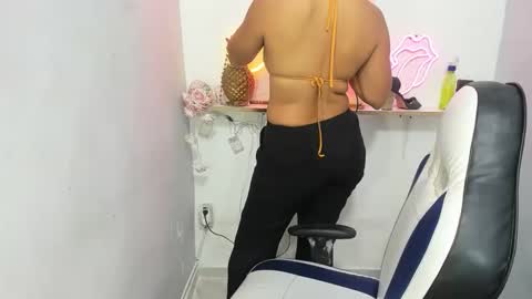 dona_tella online show from 05-26-26, 10:44
