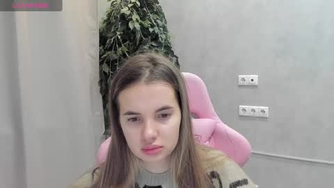 Snapshot of donnaaa_evans chatting on 12-16-24, 12:04 Donna On GMT2 Mon-Fri 3-9 AM online show from 12-16-24, 12:04