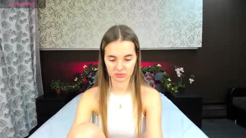 Snapshot of donnaaa_evans chatting on 12-20-24, 10:32 Donna On GMT2 Mon-Fri 3-9 AM online show from 12-20-24, 10:32