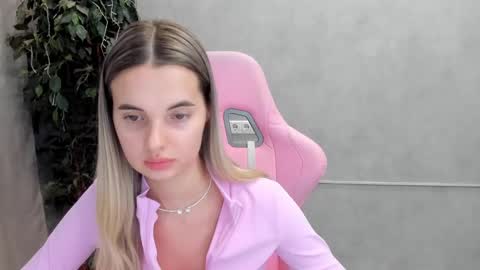 Snapshot of donnaaa_evans chatting on 02-26-25, 03:21 Donna On GMT2 Mon-Fri 3-9 AM online show from 02-26-25, 03:21