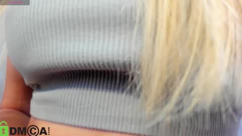 Snapshot of donnaaa_evans chatting on 09-12-25, 12:11 Donna On GMT2 Mon-Fri 3-9 AM online show from 09-12-25, 12:11